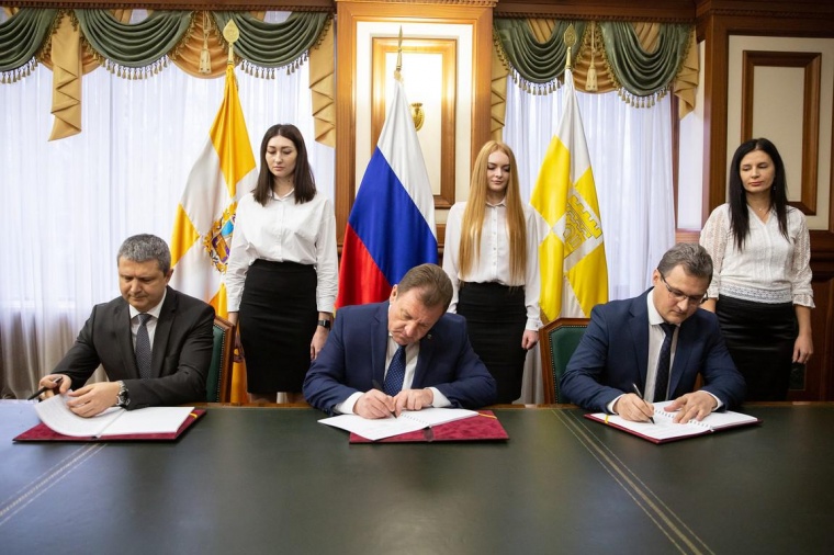 Администрация Ставрополя подписала трехстороннее соглашение с профсоюзами и работодателями