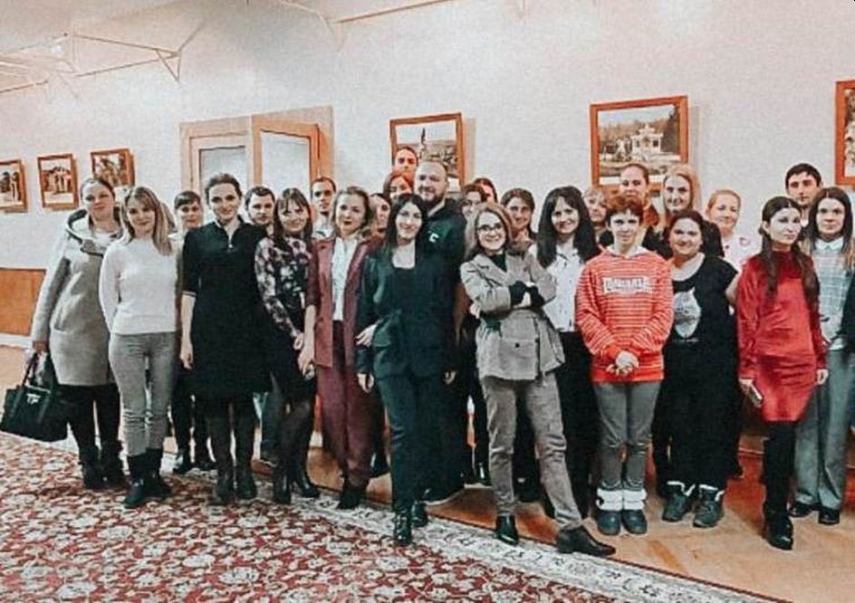 Молодежи нужны знания и информация