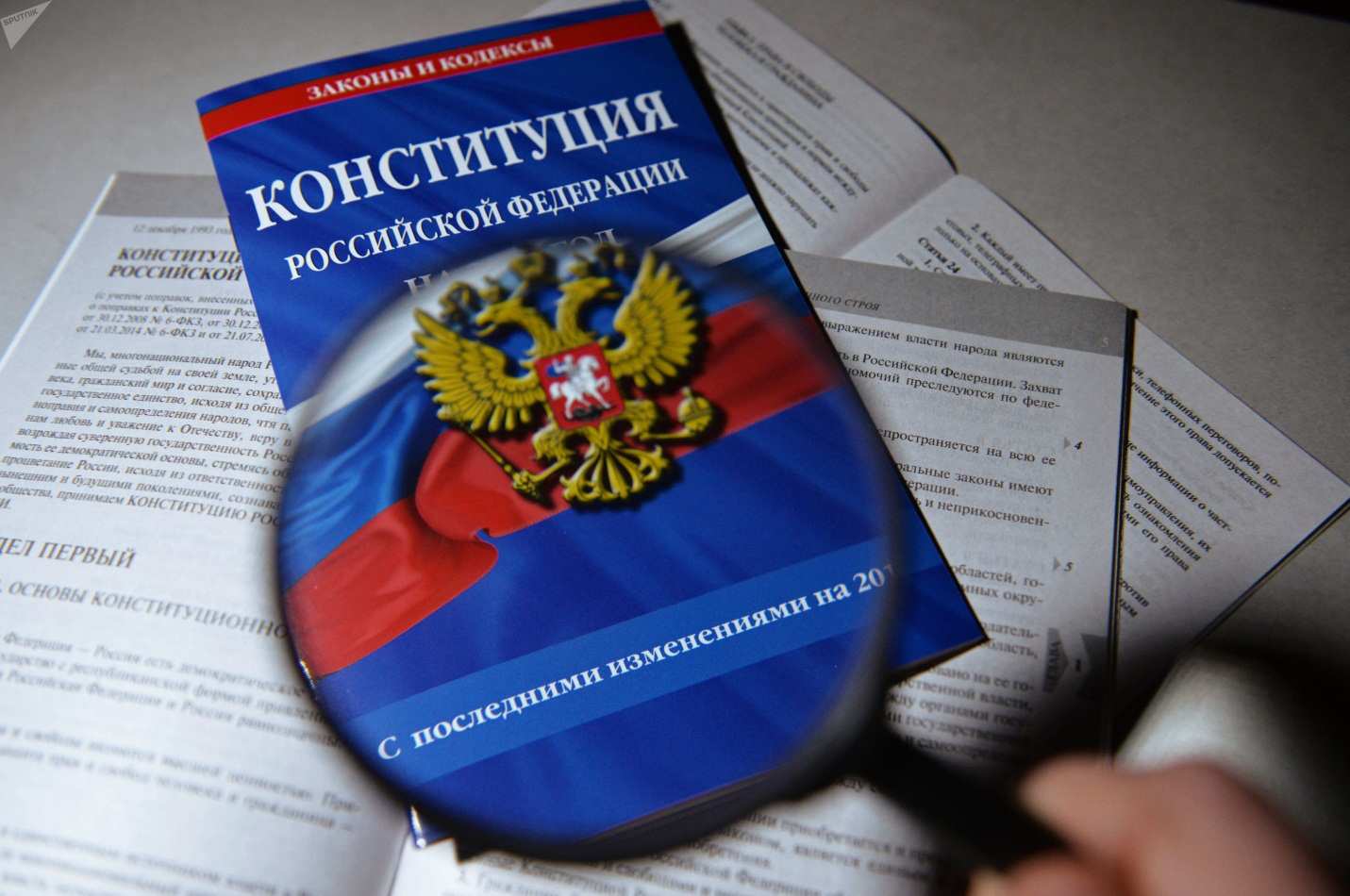 Размер МРОТ и индексацию пенсий закрепят в Конституции