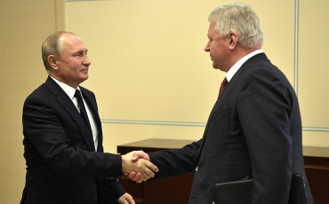 После встречи с лидером ФНПР Путин поручил проверить налоговую нагрузку