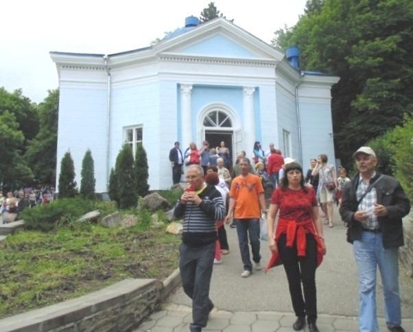 В питьевые бюветы – с кошельком и паспортом?