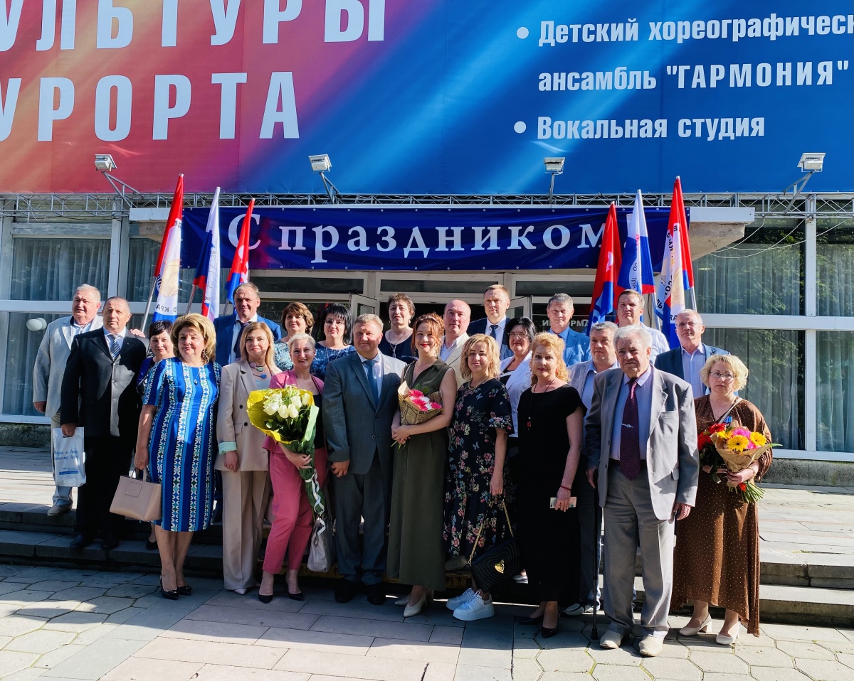 Заслуженные поздравления и награды накануне Дня медицинского работника