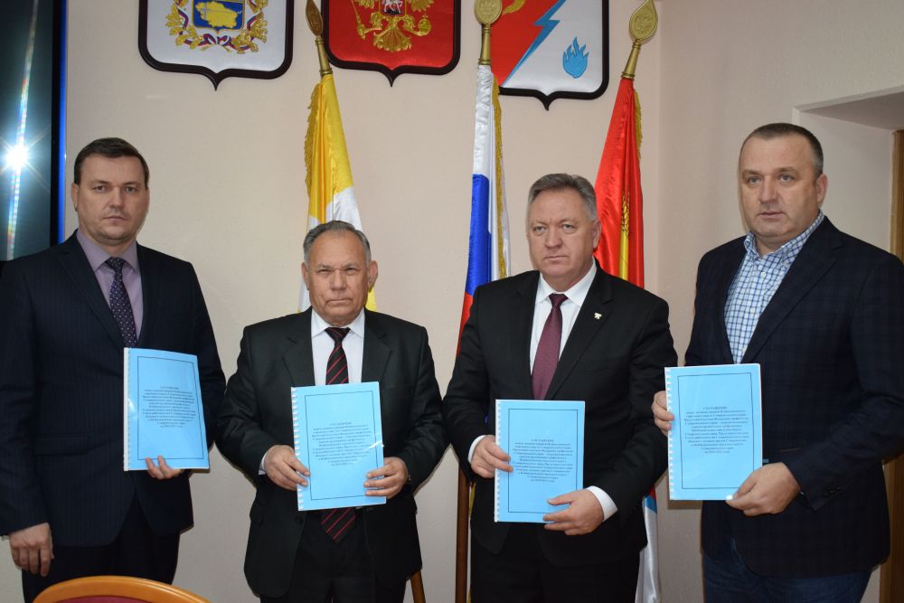 Изобильненцы заключили новое трехстороннее соглашение